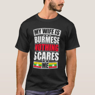 私の妻はビルマ語で何も私はミャンマー国旗を恐れない Tシャツ