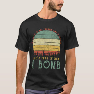 私の妻は爆弾ハスのような花のように弱くない Tシャツ