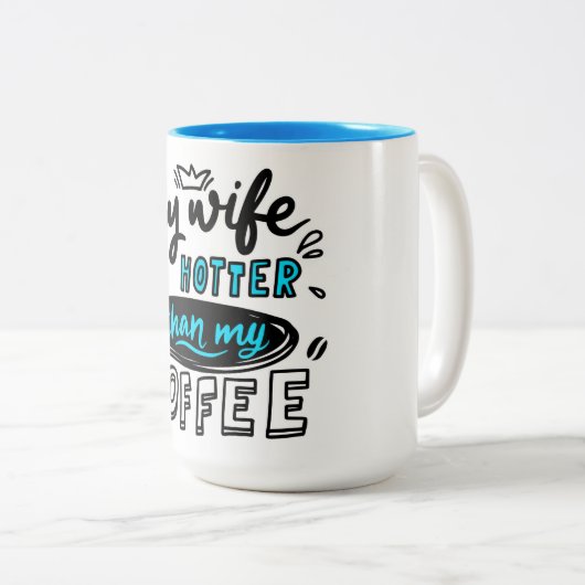 私の妻は私のコーヒーより熱い ツートーンマグカップ