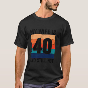 私の妻は40歳で、まだ40歳のおもしろい妻が生まれた Tシャツ