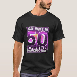 私の妻は50歳で、まだ喫煙熱50誕生日 Tシャツ