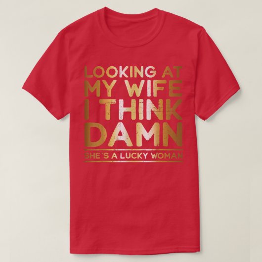 私の妻を見る幸いな妻、夫おもしろい Tシャツ (デザイン正面)