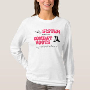 私の姉妹は戦闘用ブーツを身に着けています Tシャツ