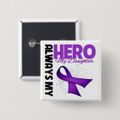 私の娘はいつも私のヒーロー – 紫のリボン 缶バッジ (正面&裏面)