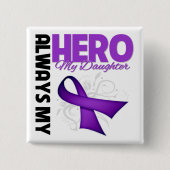 私の娘はいつも私のヒーロー – 紫のリボン 缶バッジ (正面)