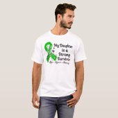私の娘は強い生存者のグリーンリボンだ Tシャツ (正面フル)
