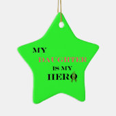 私の娘は私の英雄のオーナメントです セラミックオーナメント (右)