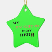 私の娘は私の英雄のオーナメントです セラミックオーナメント (左)
