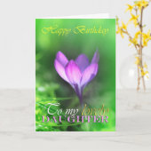 私の娘へのハッピーバースデー、すみれ色のクロッカスの終わり カード (黄色い花)