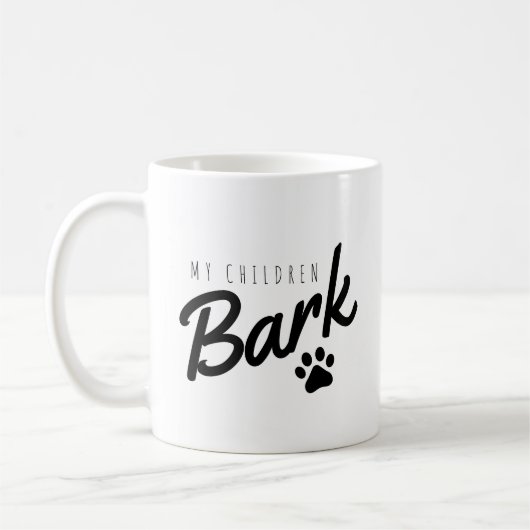 私の子おもしろい供は犬の母にほえる コーヒーマグカップ (左)