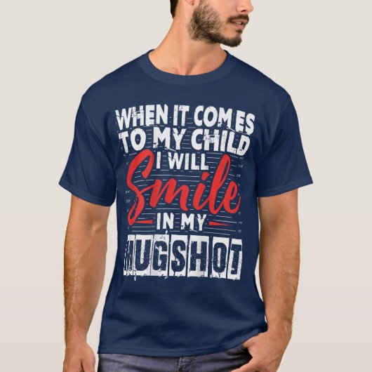 私の子どものこととなるとマグカップに笑顔が溢れる Tシャツ (正面)
