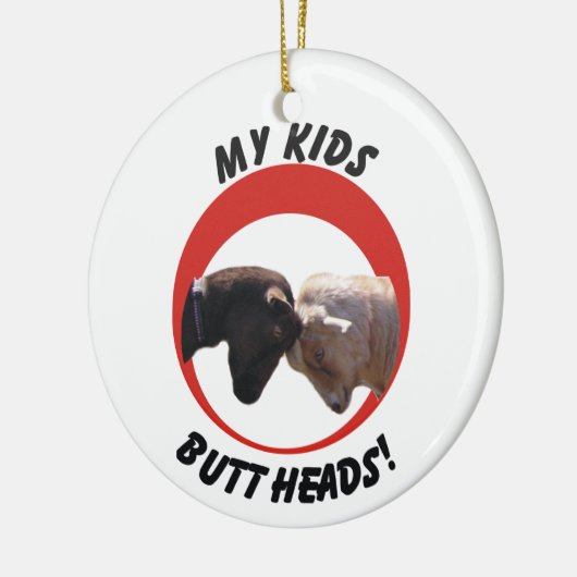 私の子供(ヤギ)のお尻はクリスマスのオーナメントの先頭に立ちます セラミックオーナメント (左)