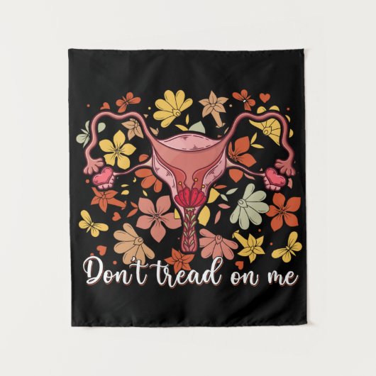 私の子宮を踏み出すな タペストリー (正面)