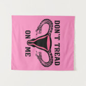 私の子宮を踏み出すな タペストリー (正面(横))