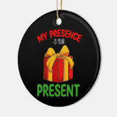 私の存在はあなたの現在の家族のクリスマスである セラミックオーナメント (左)