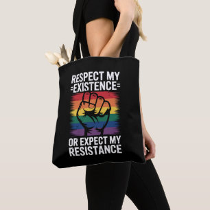 私の存在を尊重しろ。抵抗する覚悟はできている。LGBTQ トートバッグ