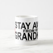 私の孫の標準的なコーヒーカップから遠くににとどまって下さい コーヒーマグカップ (中央)