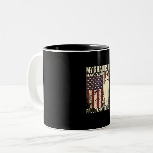 私の孫はあなたの背中を持っている – 米国旗誇りを持った軍 ツートーンマグカップ (正面左)