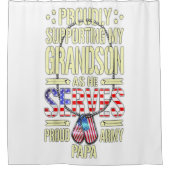 私の孫を支える男たちが贈り物を誇りを持ったする シャワーカーテン (正面)