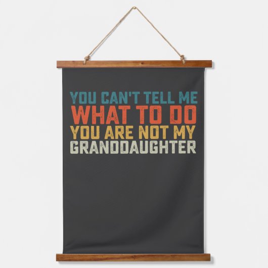 私の孫娘を殺すにはどうしたらいいのか言えない 吊り下げ型タペストリー (正面)