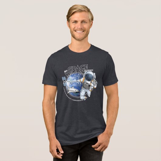 私の宇宙遊泳の旅 (ダークモード) | メンズ トライブレンドTシャツ (正面全面)