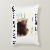 私の家は、猫の枕です アクセントクッション (正面(垂直))