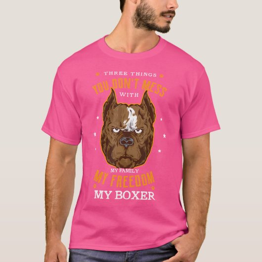 私の家族の犬フーと混乱しない3つの事 Tシャツ (正面)