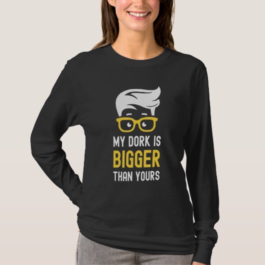 私の寮は君のおたく眼鏡より頭が切れる大きい Tシャツ (正面)