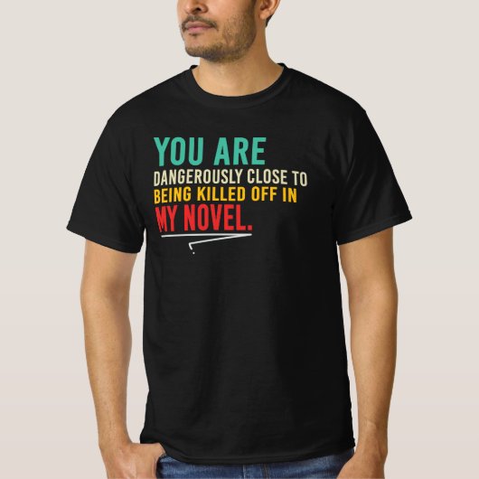 私の小説にあなたが登場中 作家ユーモア 著者の引用 Tシャツ (正面)