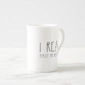私の就寝時間の文字を過ぎて読まれるI ボーンチャイナマグカップ (正面右)