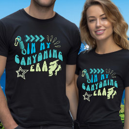 私の峡谷の時代で背中にあなたのテキストをカニエーリング Tシャツ