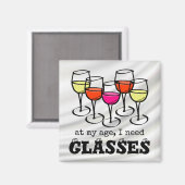 私の年齢で漫画のワイングラス、私は眼鏡が必要 マグネット (正面/裏面)