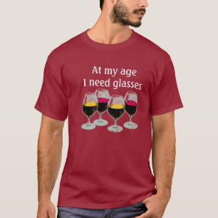 私の年齢で私はガラスを必要とします Tシャツ