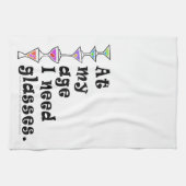 私の年齢で私は必要としますガラス(カクテルのユーモア)を キッチンタオル (横)