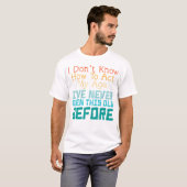 私の年齢のことわざ皮肉を行う方法を知らなおもしろいい Tシャツ (正面フル)