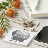 私の幸せな場所をキャンプ黒n白カスタマイズ可能 キーホルダー (正面右)