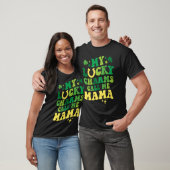 私の幸運なチャームは私をMama Groovy St Patrick's Dと呼ぶ Tシャツ (ユニセックス)