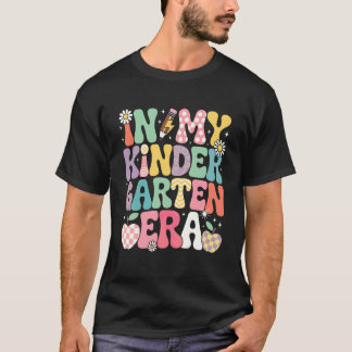 私の幼稚園時代 かわいい先生と生徒のバックプリントTシャツ Tシャツ