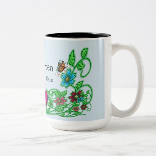 私の庭は私の幸せな場所のマグカップ ツートーンマグカップ (右)