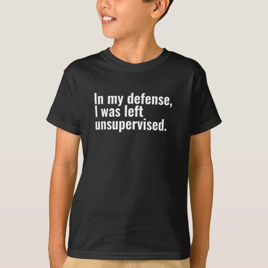 私の弁護で私は監督され離れた文字でおもしろいした Tシャツ (正面)
