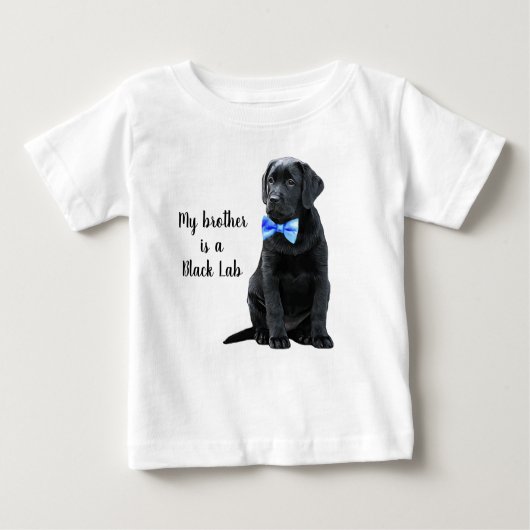 私の弟はブラックラボ - ブラックラブラドール子犬の少年です ベビーTシャツ (正面)