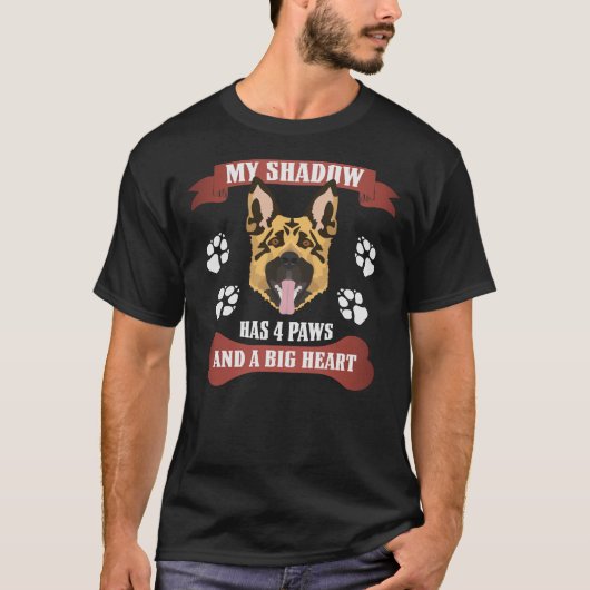 私の影はドイツの羊飼いが4足ある Tシャツ (正面)