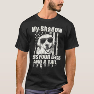 私の影ラブラドール・リトリバー愛国アメリカ国旗 Tシャツ
