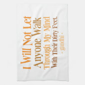 私の心の引用文Gandhiによって キッチンタオル (縦)