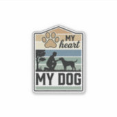私の心臓 私の犬 ビンテージ風彫刻 犬好きのためのデザイン シール (正面)