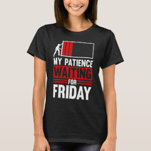 私の忍耐は金曜日の月曜日の病気Saを待っている Tシャツ