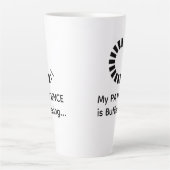 私の忍耐力はバッファリング中 ラテ – 楽しいコーヒーマグ カフェラテマグ (正面)