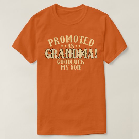 私の息子のおばあちゃんとして昇進した Tシャツ (デザイン正面)