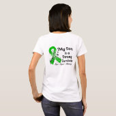 私の息子は強い生存者グリーンリボンだ Tシャツ (裏面フル)
