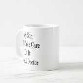私の息子は彼によってが医者であるそれを大事にします コーヒーマグカップ (正面左)